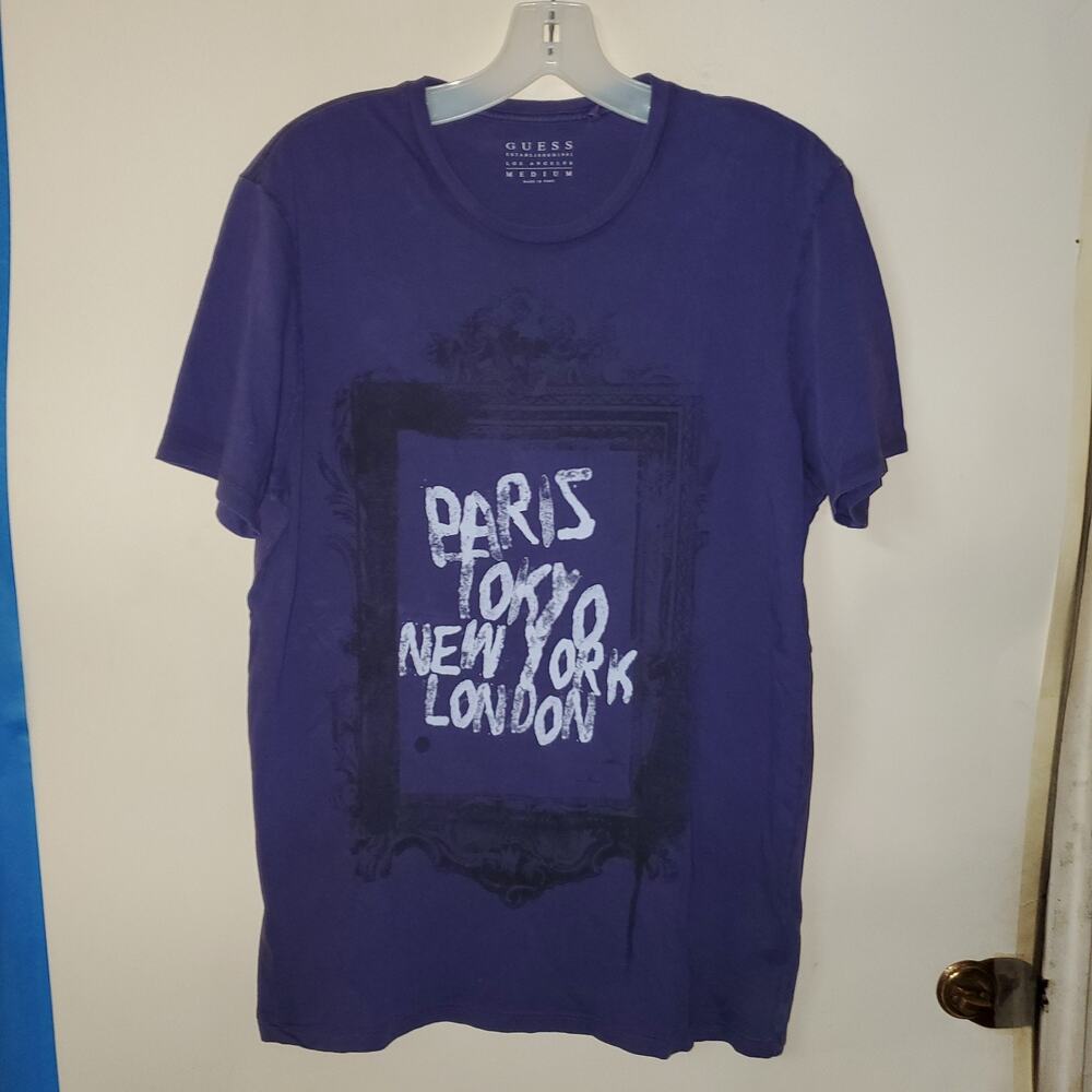 Guess Men's V-Neck T-shirt New York Paris London purple size Medium
